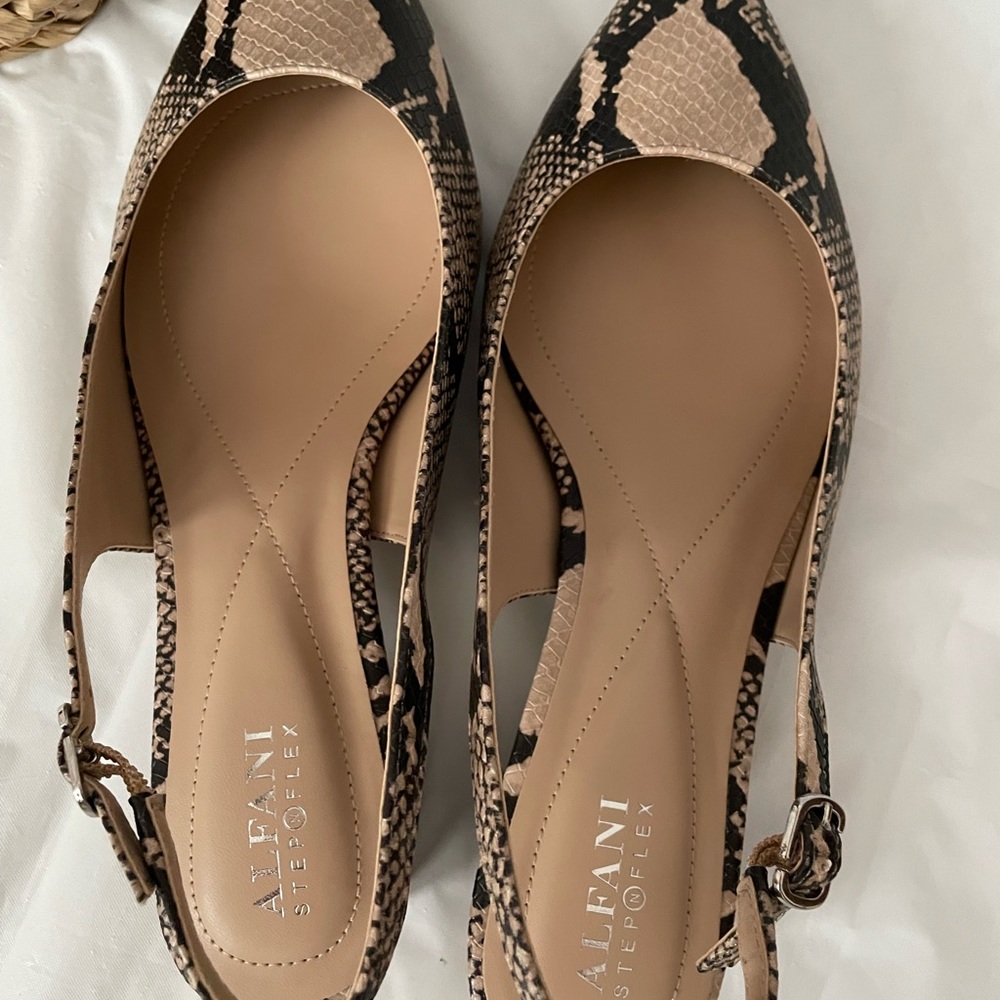 NEW Alfani Slingback Pointed Toe Snake Skin Pump - Picture 3 of 8